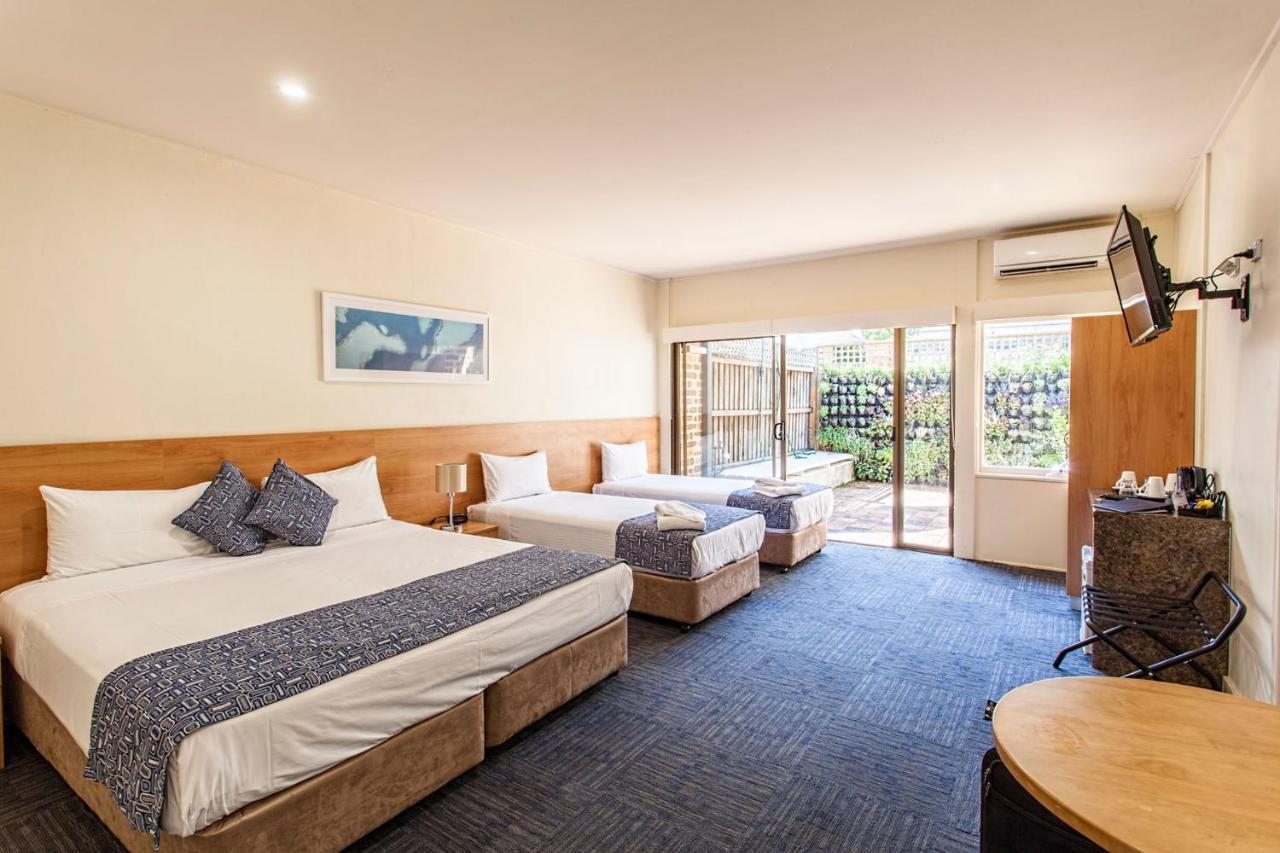 Nightcap At High Flyer Hotel Bankstown Esterno foto