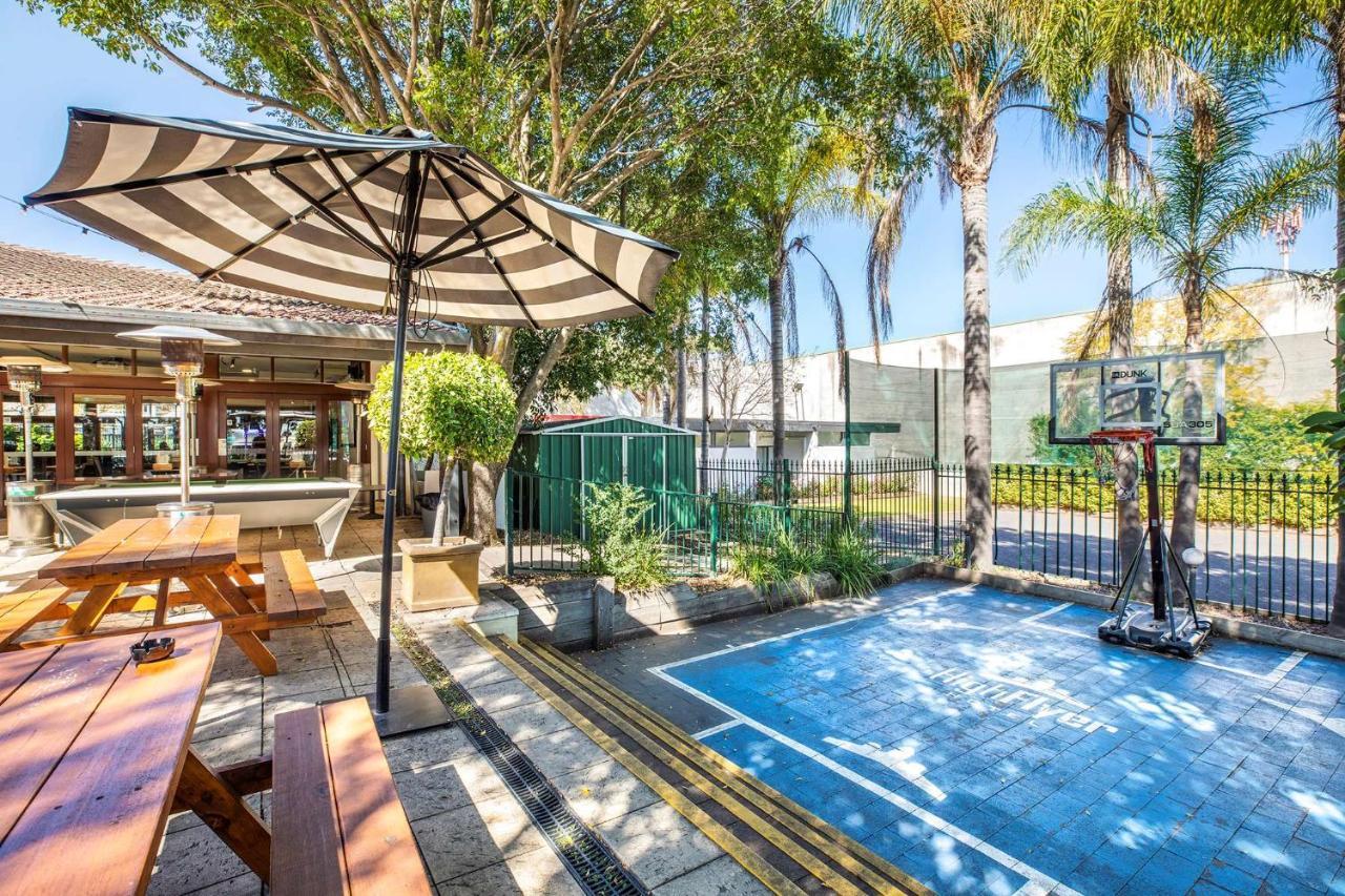 Nightcap At High Flyer Hotel Bankstown Esterno foto