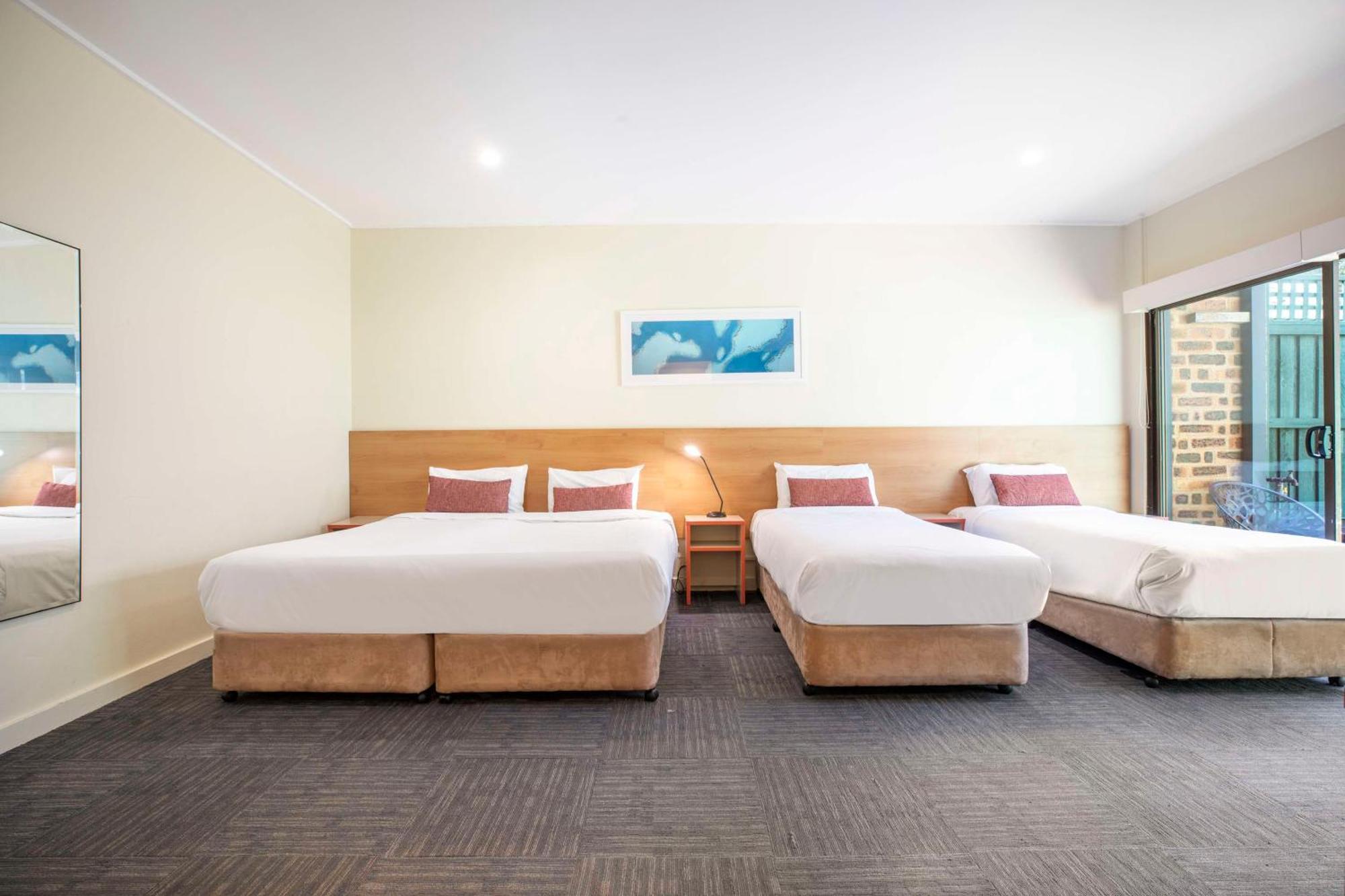 Nightcap At High Flyer Hotel Bankstown Esterno foto