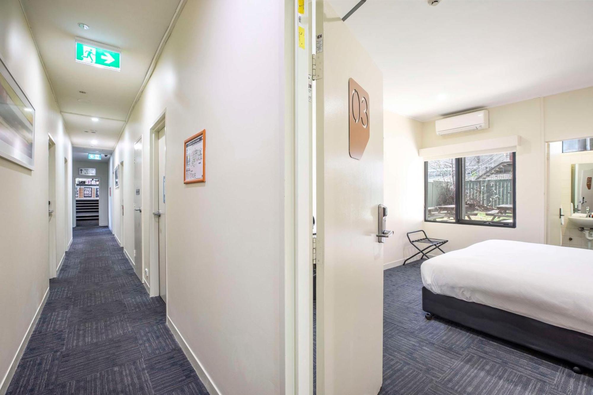 Nightcap At High Flyer Hotel Bankstown Esterno foto