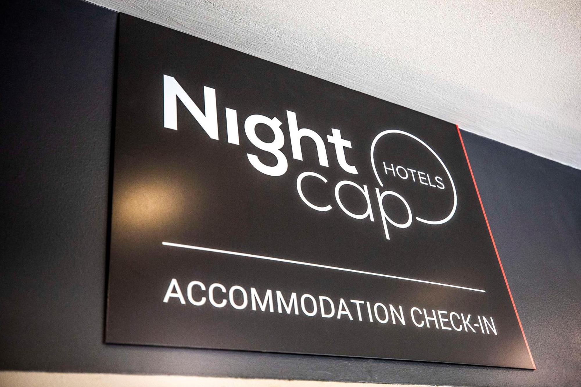 Nightcap At High Flyer Hotel Bankstown Esterno foto